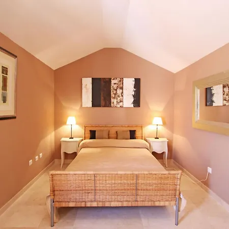 1039 Front 2 Line Penthouse * Marbella